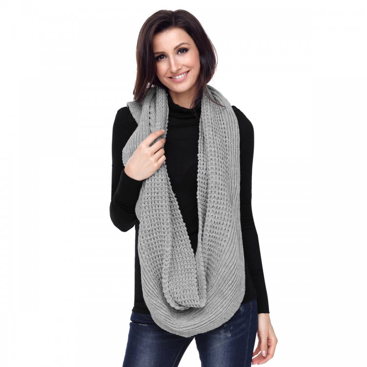 Gray Cable Knit Chunky Scarf